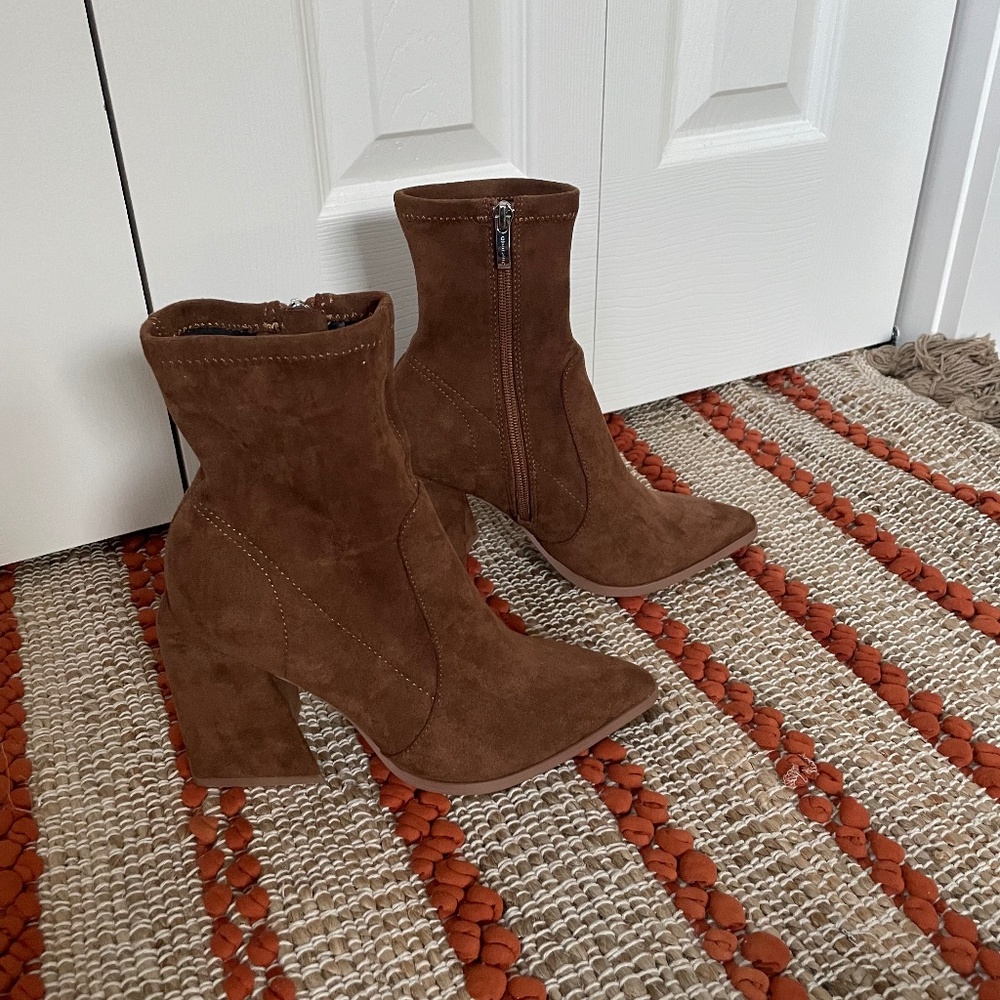 Steven New York pointed toe suede boots in chestnut  - Size 6 - Never worn